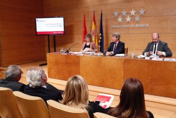 Engracia Hidalgo, ngel Garrido y Pedro Rolln, durante la presentacin del proyecto de Presupuestos