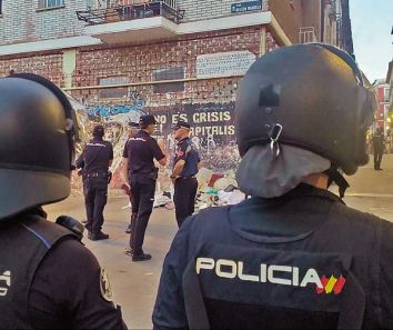 El operativo policial montado entre la plaza de Nelson Mandela y la calle de Amparo