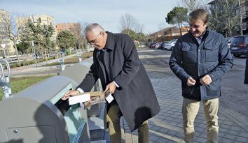 El consejero Carlos Izquierdo, junto al alcalde de Tres Cantos, Jess Moreno