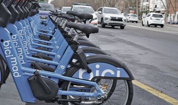 La nueva estacin situada a la salida del Metro de Suanzes, en la calle de Alcal 506