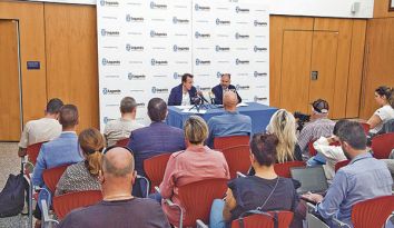 Miguel ngel Recuenco y Carlos Delgado, durante la rueda de prensa