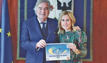 La alcaldesa de Alcobendas, junto al presidente de ACES Europa