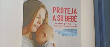 Cartel que animaba a los padres a vacunar a sus hijos    e. p.